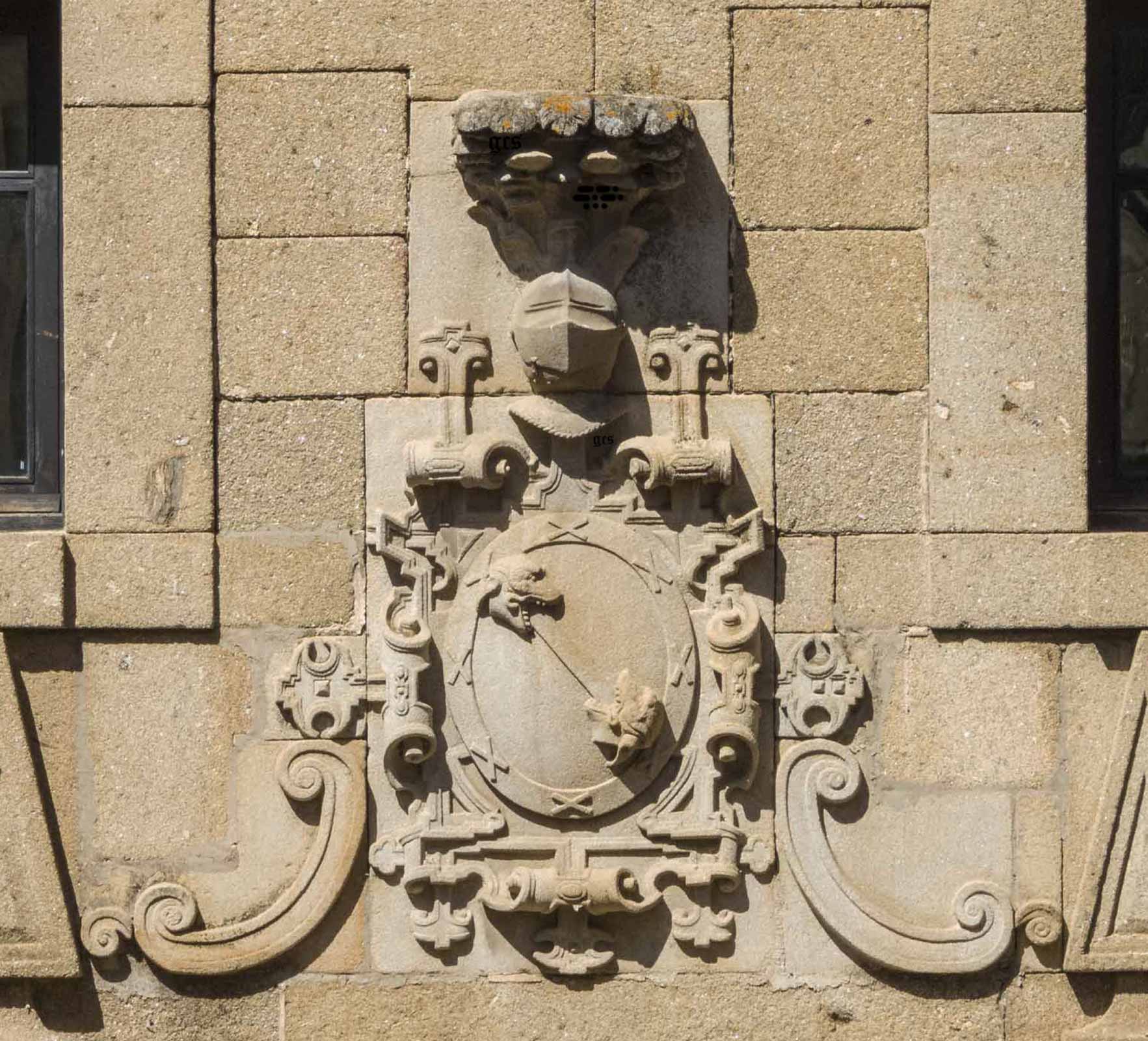 Plasencia Armas de los Almaraz calle de los Quesos mjuy cerca de la Plaza Mayor