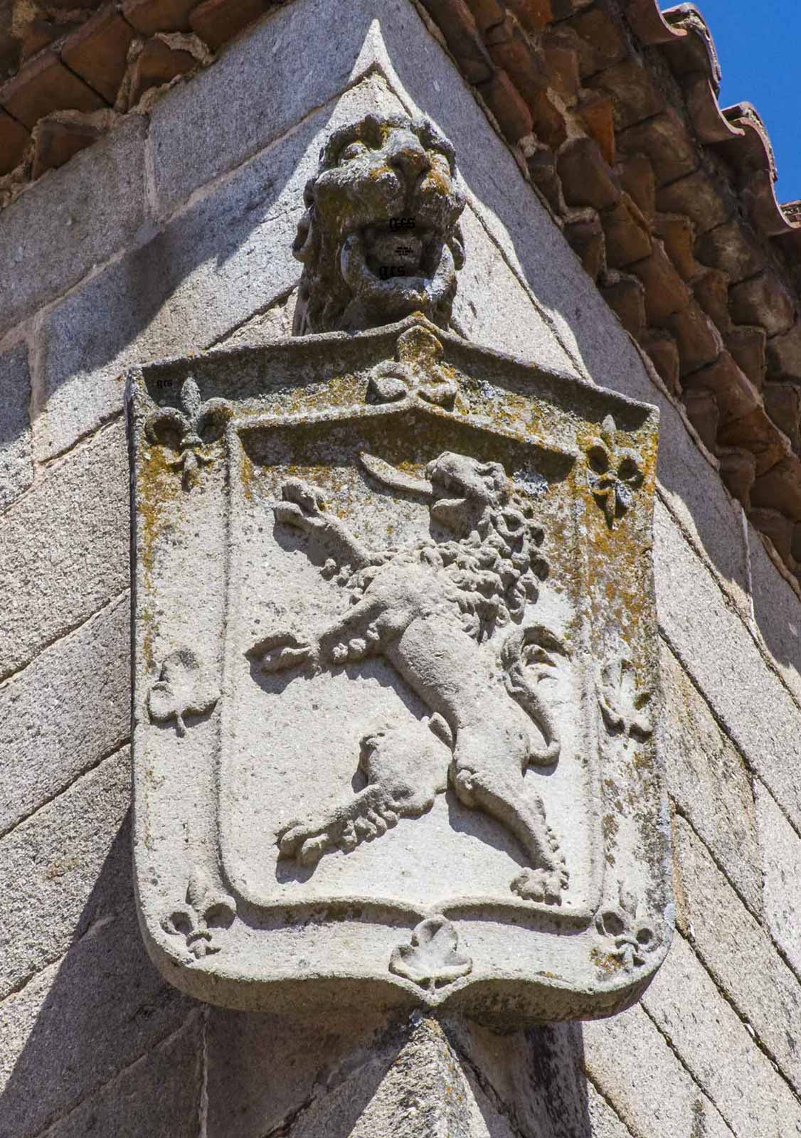 casa de las Argollas Escudo Nieto en una de las esquinas de la torre 