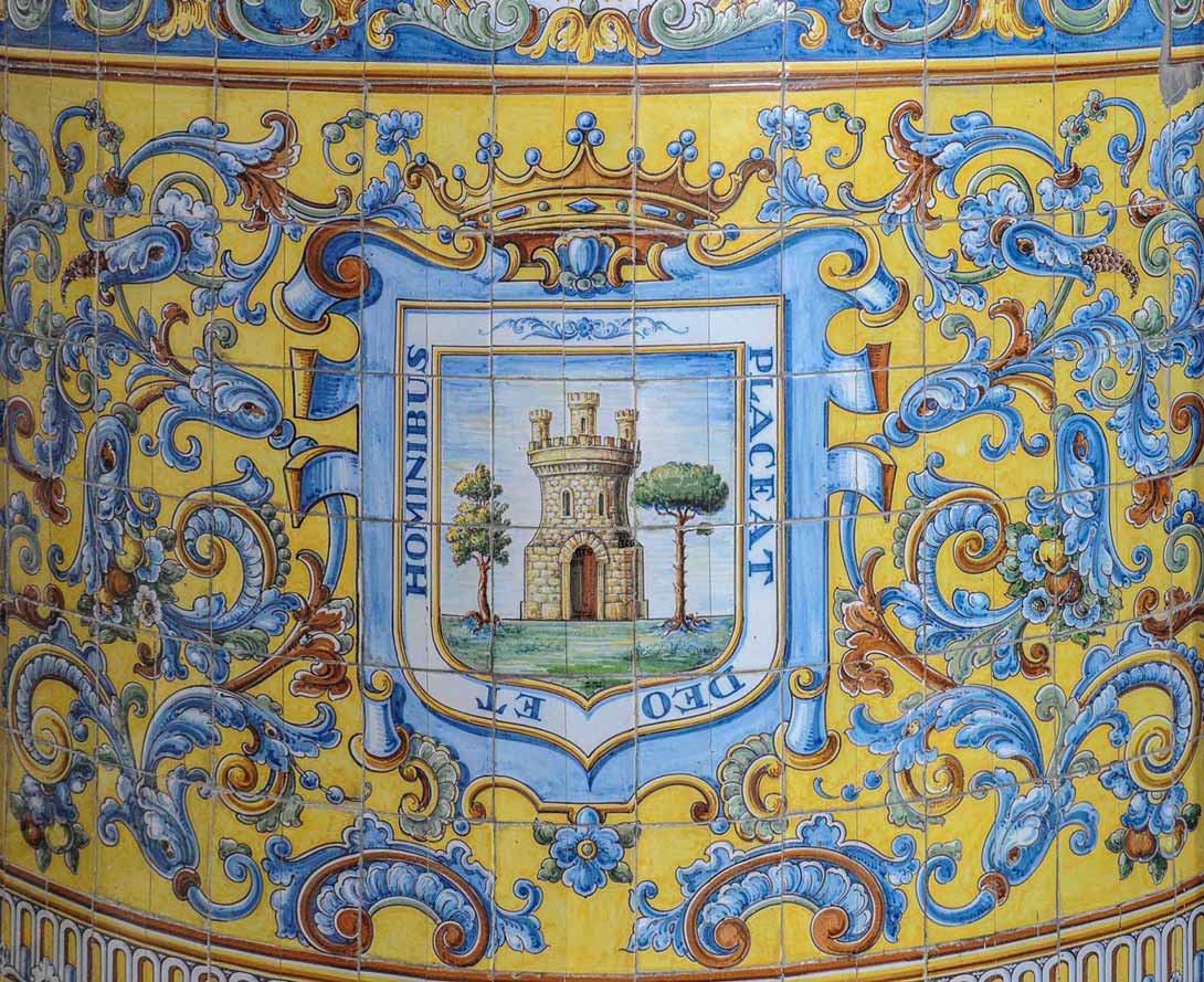 Escudo de la ciudad en el santuario del Puerto