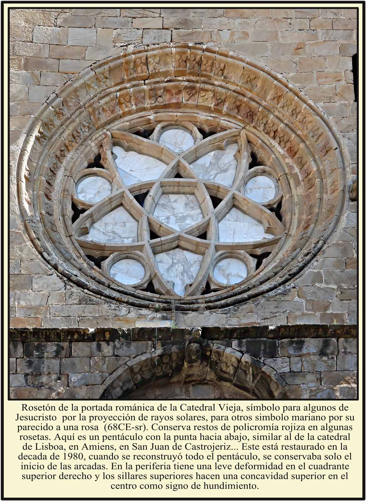 Roseton en la portada de la Catedral Vieja de Plasencia con un pentaculo de vertice hacia abajo